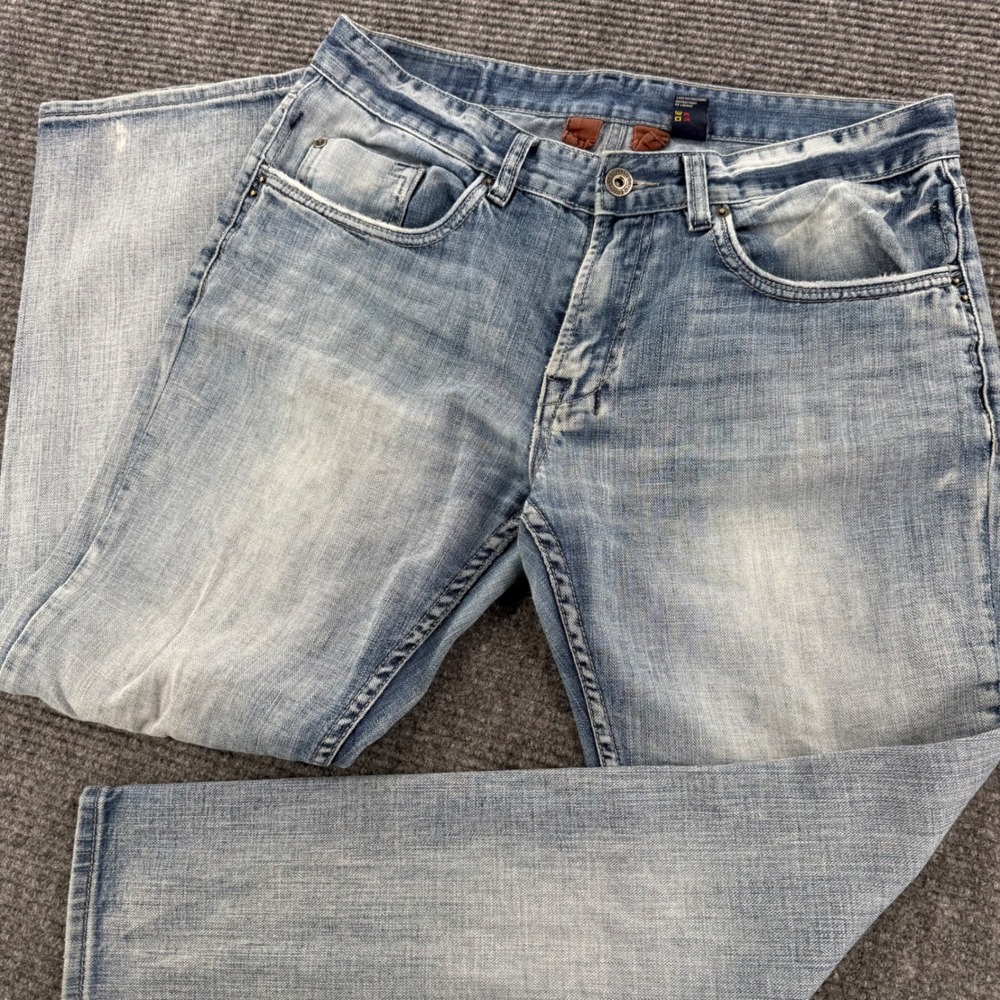 Buffalo David Bitton Mens 34x30 Light Wash Blue Straight Leg Cotton Denim Jeans